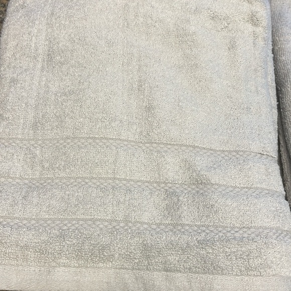 New Towel set - Picture 2 of 5